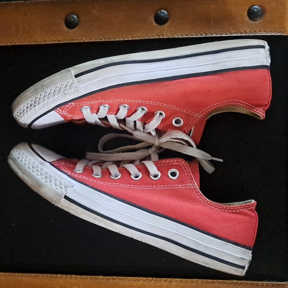 Used Red Converse - Picture 4 of 4